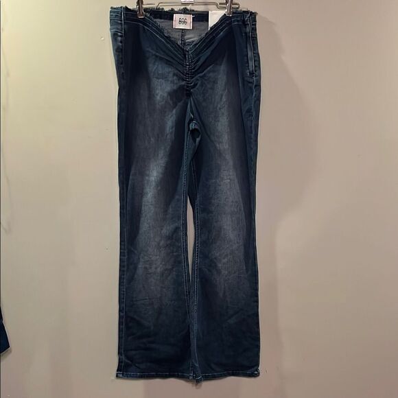 BDG Ruched Dipped V Flare Jeans - Picture 2 of 10